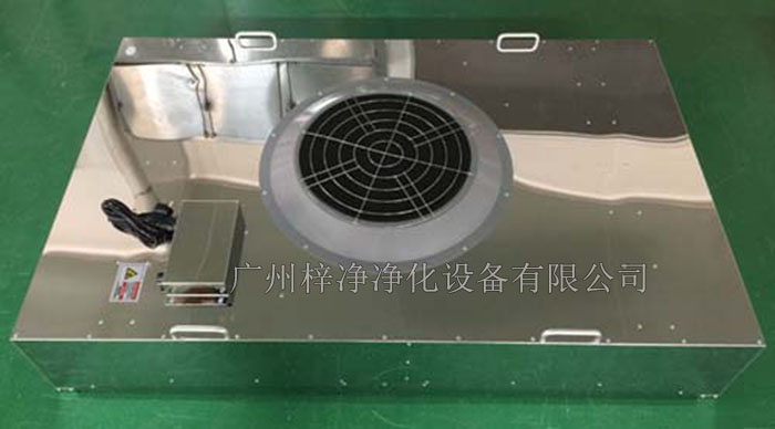 不銹鋼FFU廣泛應(yīng)用于電子、醫(yī)藥、生物工程、食品、化妝品等行業(yè)，如半導(dǎo)體生產(chǎn)線、藥品生產(chǎn)車間、實驗室、手術(shù)室等，為各類潔凈室提供穩(wěn)定的空氣潔凈度保障。